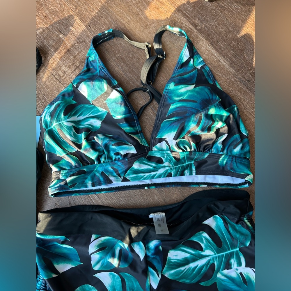 NWT three-piece swim suit-bikini and tankini all in one! Jungle leaf theme - Picture 5 of 9
